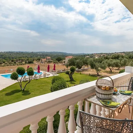 Elaias Gi Aparthotel 4*